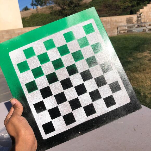 Chess Set - Green Black & White - Picture 10 of 10